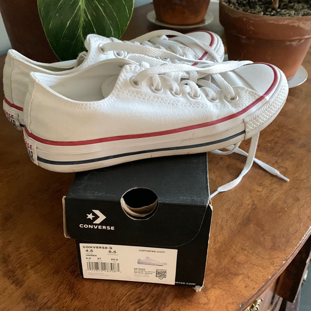 Converse woman’s size 6